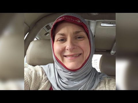 Donald Trump leads woman to Islam
