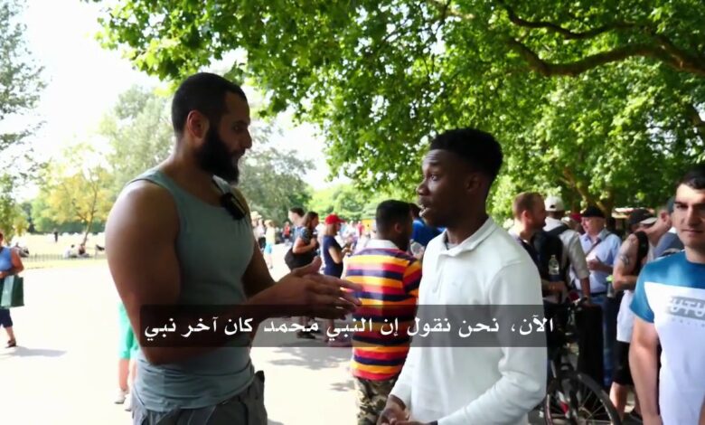 شاب بريطاني يعتنق الإسلام على يد محمد حجاب